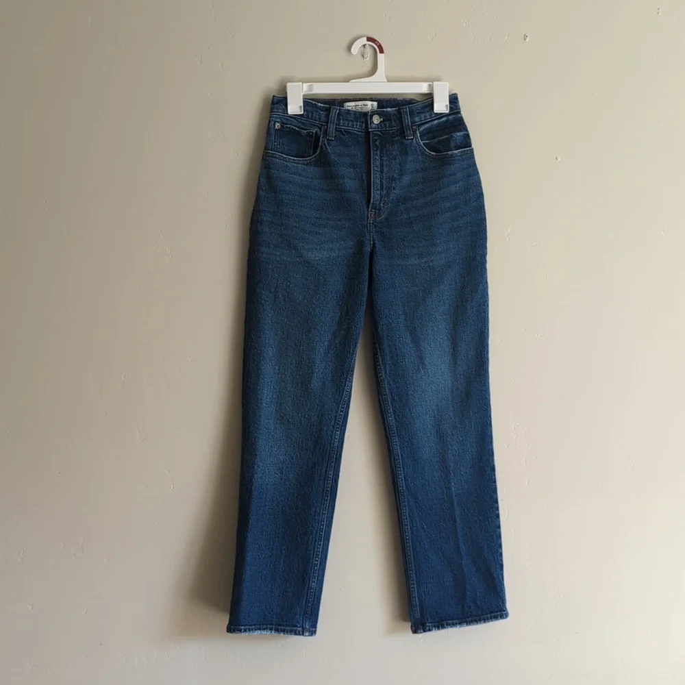 Abercrombie The 90s Straight Ultra High Rise - Picture 2 of 4
